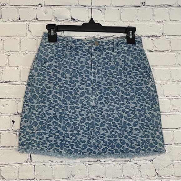 Le Lis Animal Print Mini Skirt - Picture 1 of 6